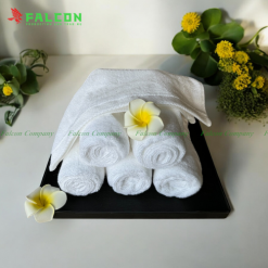 khăn trắng khách sạn