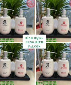 Bình đựng sữa tắm dầu gội trong phòng tắm khách sạn