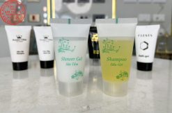 Ảnh thực tế của tuýt dầu gội sữa tắm được Falcon cung cấp