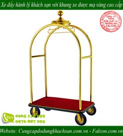 xe đẩy hành lý đồ dùng trong sảnh khách sạn