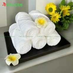 khăn trắng khách sạn